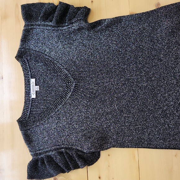 Nanette Lepore V-neck Blouse M Flutter Sleeve Black Metalic Lurex Silver - Picture 11 of 15